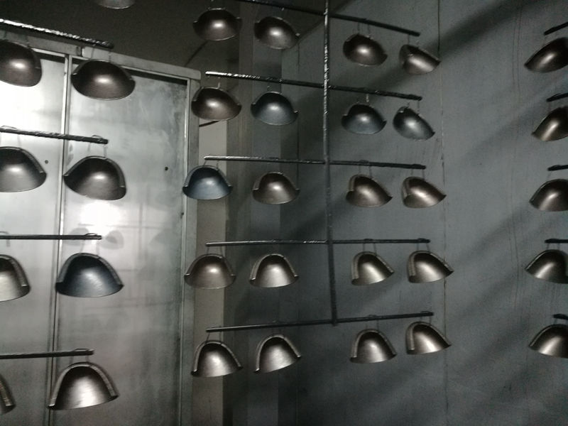 安全鞋鋼包頭自動(dòng)靜電噴粉涂裝線