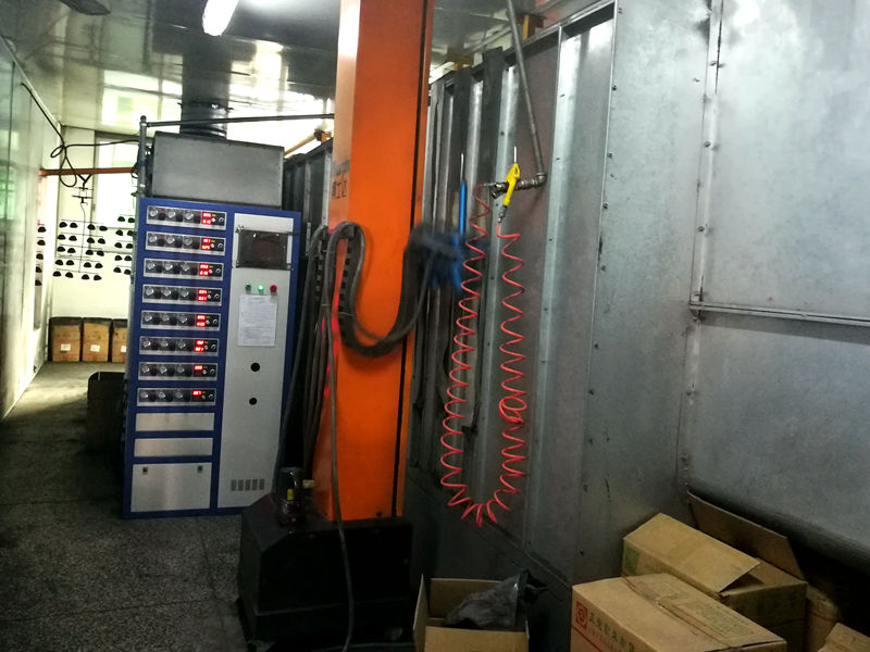 安全鞋鋼包頭自動(dòng)靜電噴粉涂裝線